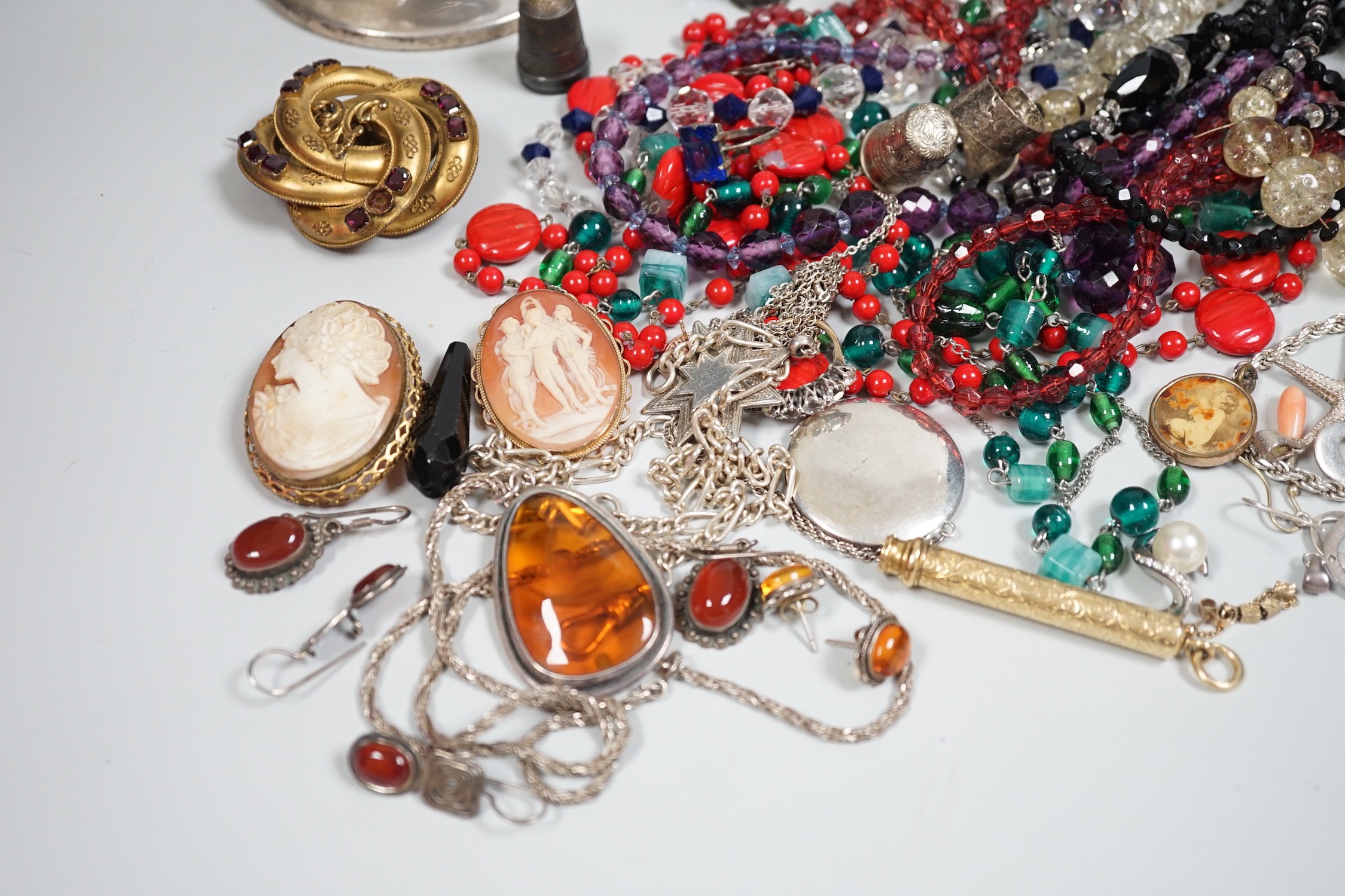 A George V silver mounted capstan inkwell, diameter 13.9cm, a later smaller inkwell and assorted jewellery including a Victorian pinchbeck scroll brooch and costume.